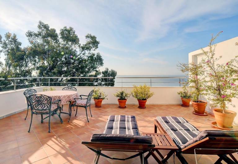 Apartment "Boulevard 305" with Sea View, Pool, Wi-Fi, Balcony, Terrace & Garden in Estepona