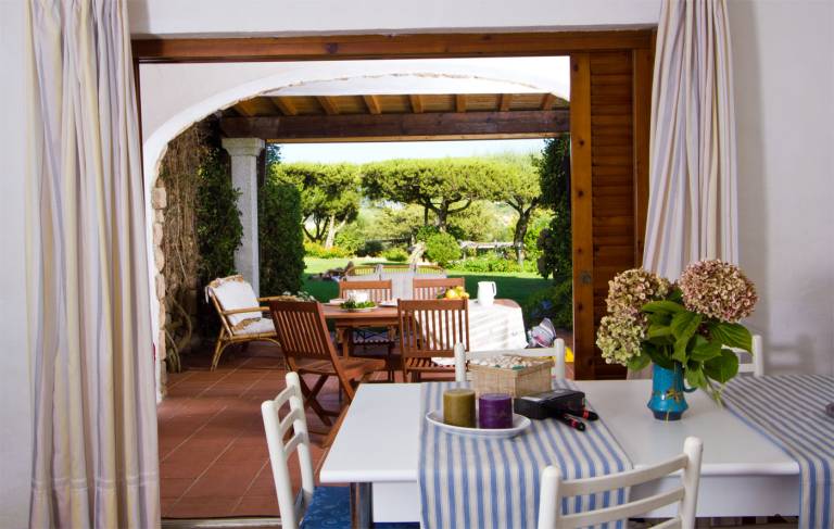 Apartment with pool & garden | Garden view — photo 5
