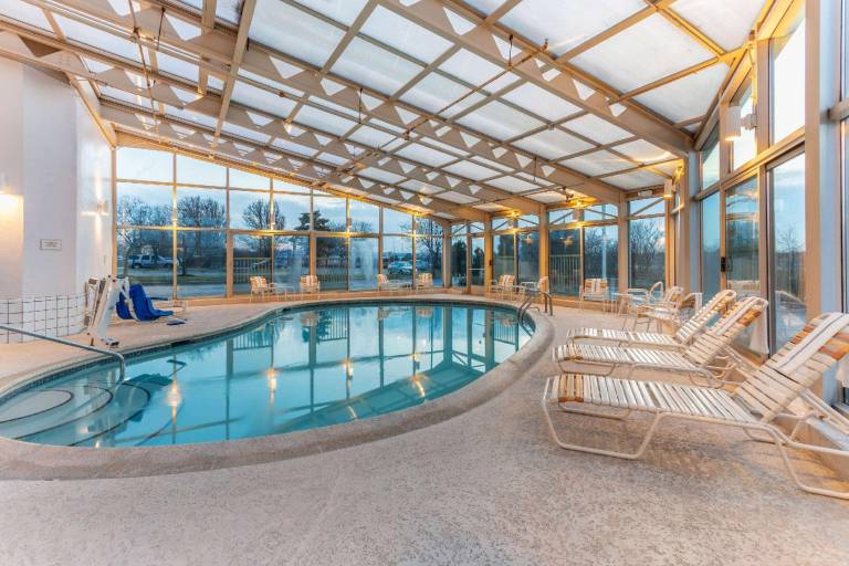 La Quinta Inn & Suites by Wyndham Chicago Gurnee — photo 2