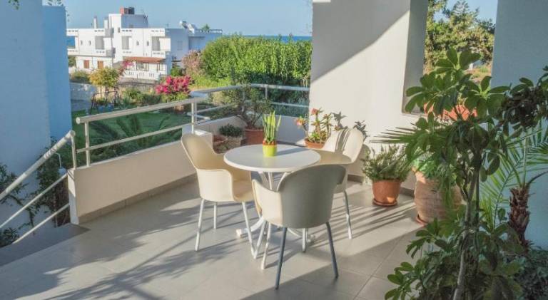 Rental apartment with garden & terrace — photo 2