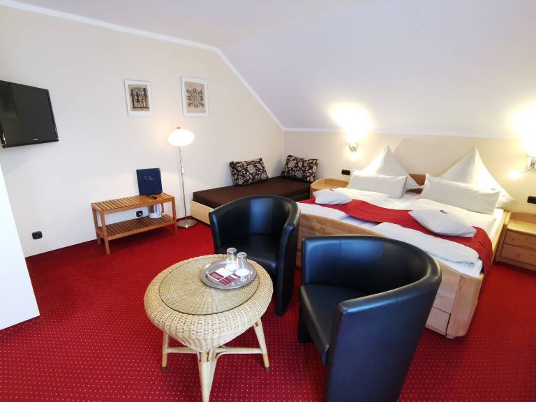 Doppelzimmer mit Zustellbett und Balkon Nr 4