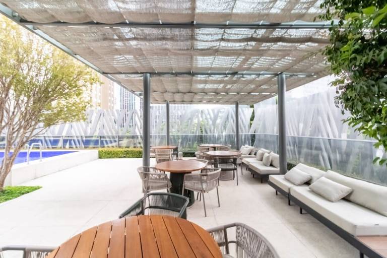 Pinheiros Silver I Modern Studio in Faria Lima