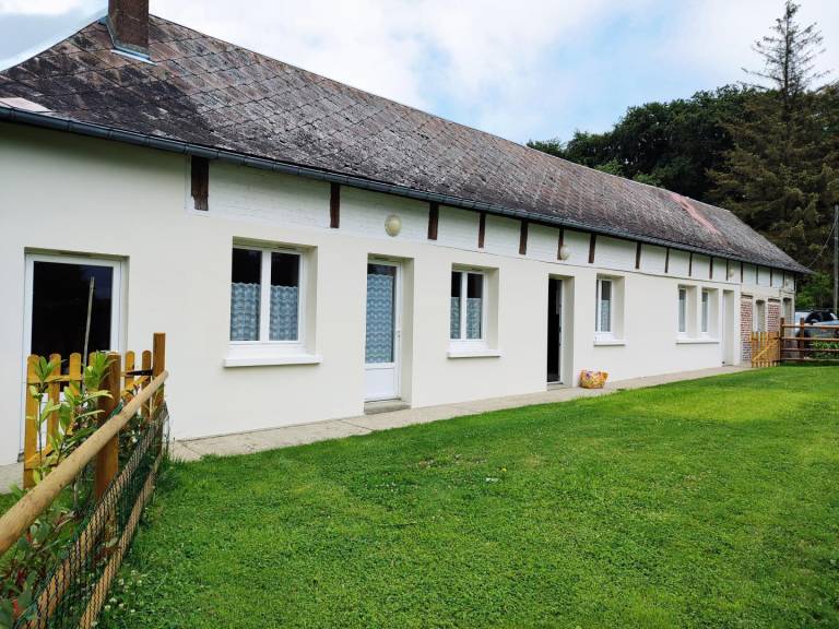 Beautiful gite with BBQ, patio & yard | Pet-friendly in Rouen
