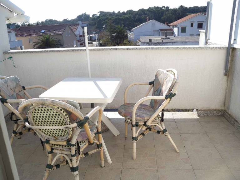 Holiday apartment with patio & grill — photo 2