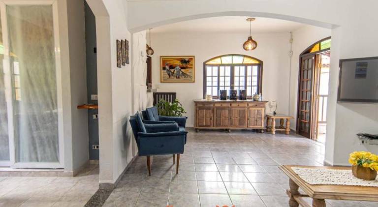 Vacation home with pool — photo 4