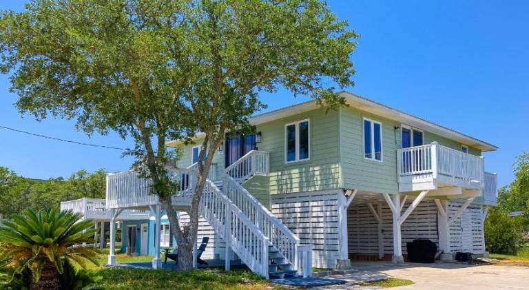 House with 2 rooms for 6 persons in Garden City, SC