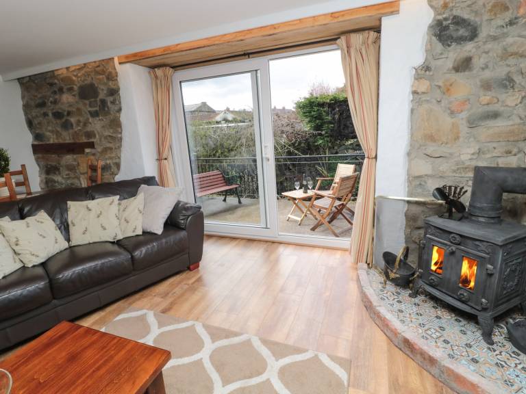 Cottage with patio & garden — photo 4