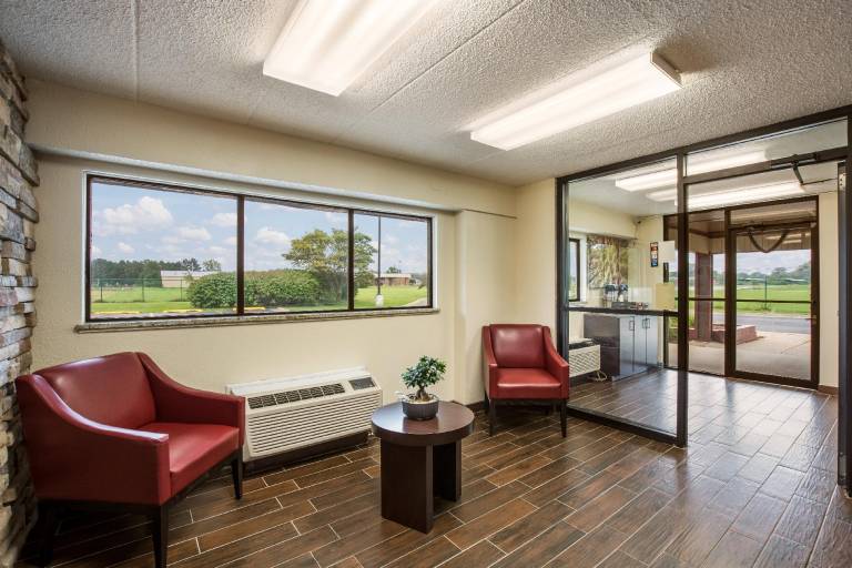 Red Roof Inn Saginaw - Frankenmuth — photo 3