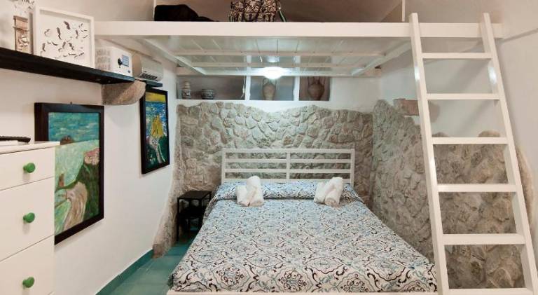 Apartment with 1 room for 2 persons in Latina