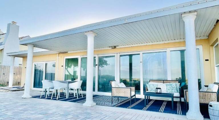 Beachfront House - Ocean Views, Beach Access — photo 4