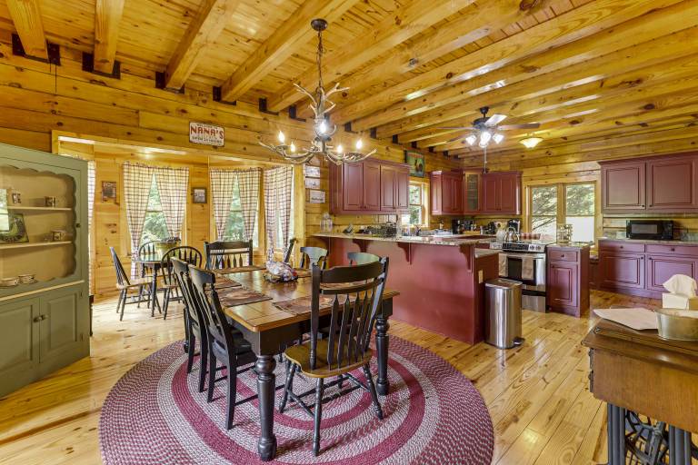 Cozy Lake Hartwell Getaway w/ Game Room! — photo 2