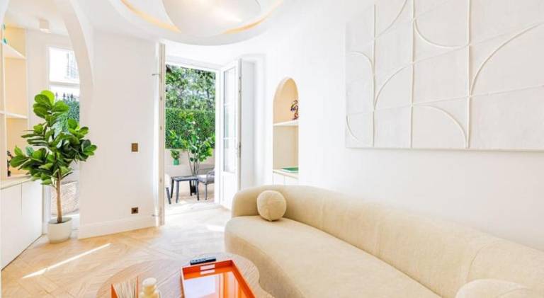 Holiday apartment with terrace & yard | Next to Sacré-Cœur | Pets are welcome in Gennevilliers