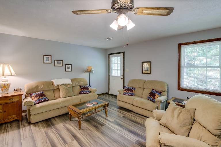 Charming Gatlinburg Home: Pets & Families Welcome! — photo 4