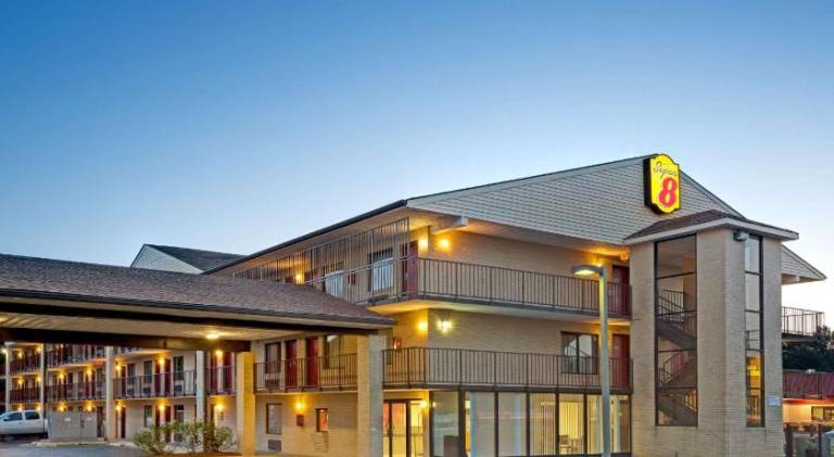 Super 8 By Wyndham Fredericksburg — photo 3