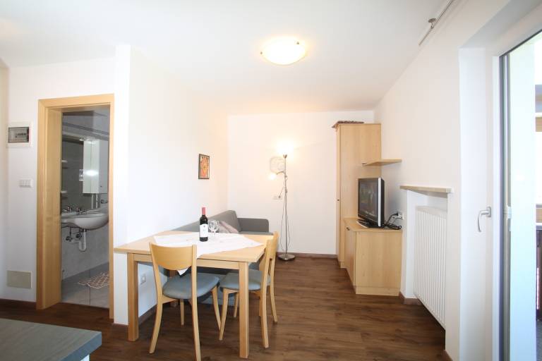Family-oriented nice rental apartment with pool & garden | City view | Pet-friendly — photo 3