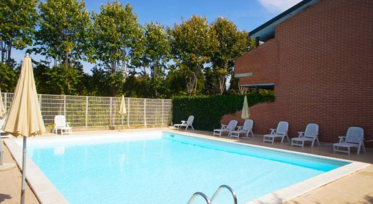 Apartment with pool — photo 4