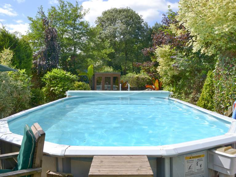 Family-oriented charming cottage with pool, garden & barbecue | River view | Pets are welcome in Launceston