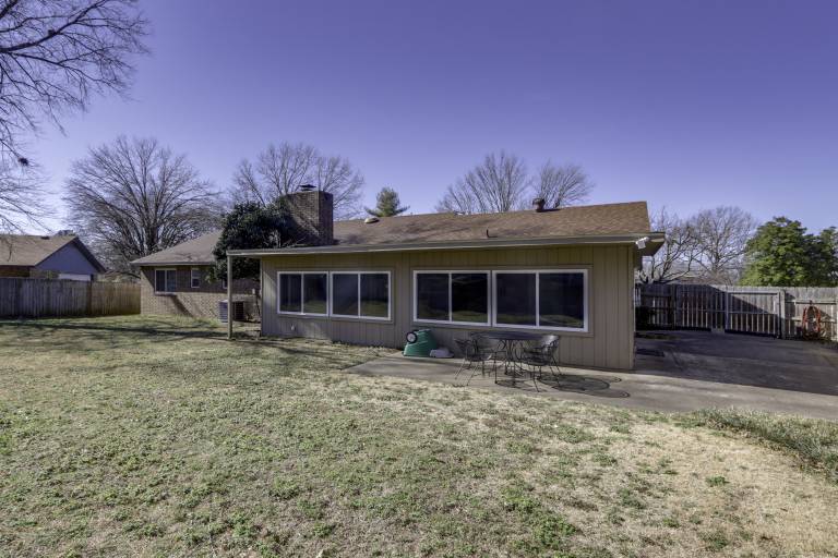 Near Trails & Dtwn Springdale! Dog-Friendly Home — photo 4