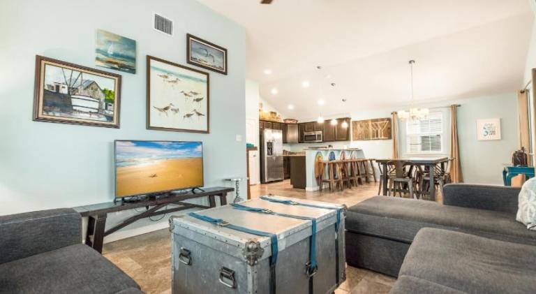 Vacation home with jacuzzi, grill & pool — photo 3