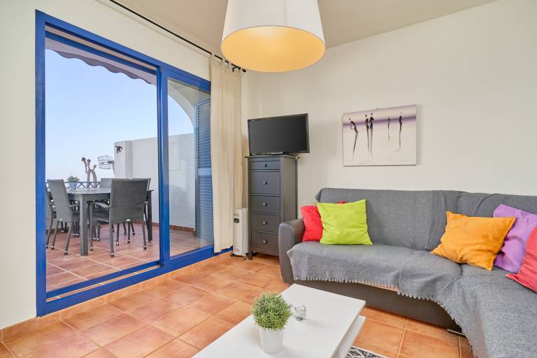 Vacation home with BBQ, pool & terrace | City view — photo 3