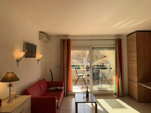 Rental apartment with patio & pool — photo 2