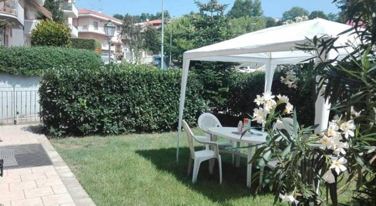 Holiday apartment with 2 rooms for 5 persons in Numana
