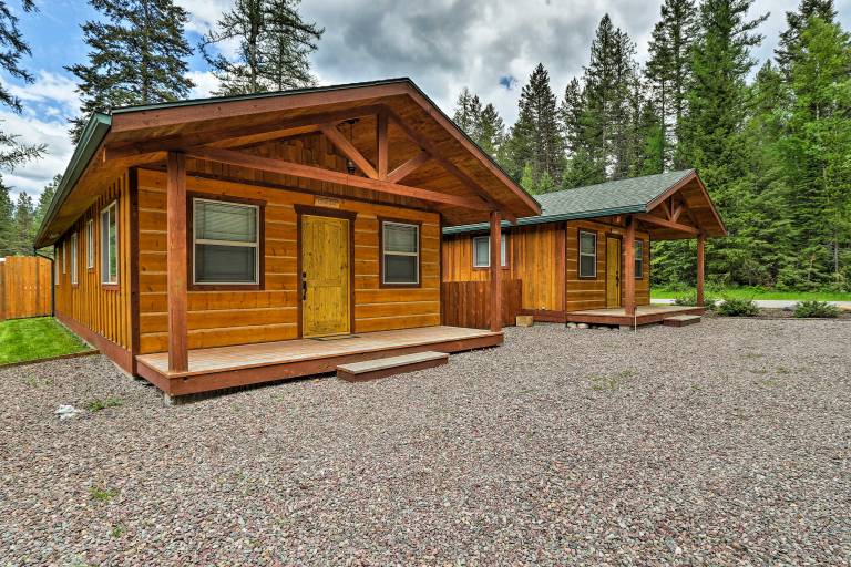 Hungry Horse Cabin Deck Fire Pit Near Glacier