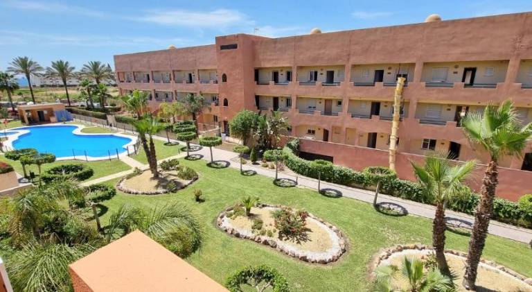 Fully equipped holiday apartment with patio, private pool & BBQ | Beach nearby | Pets are welcome — photo 4