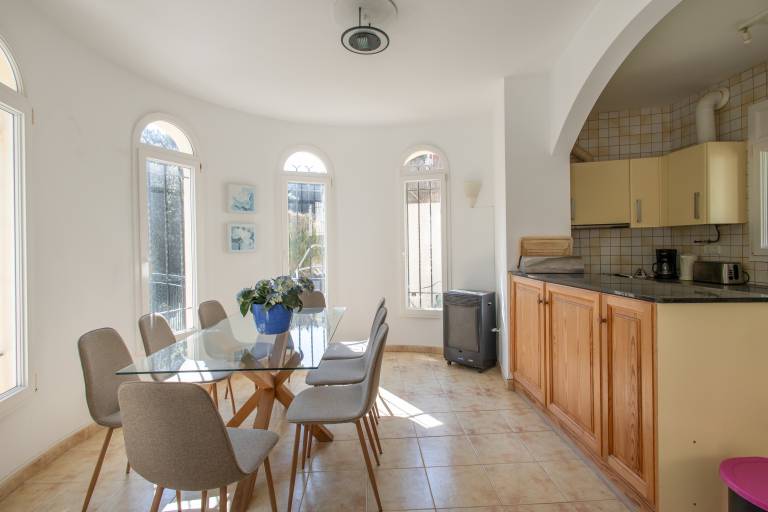 Fully equipped nice house with BBQ, fast internet & pool | Mountain view | Pets allowed — photo 5