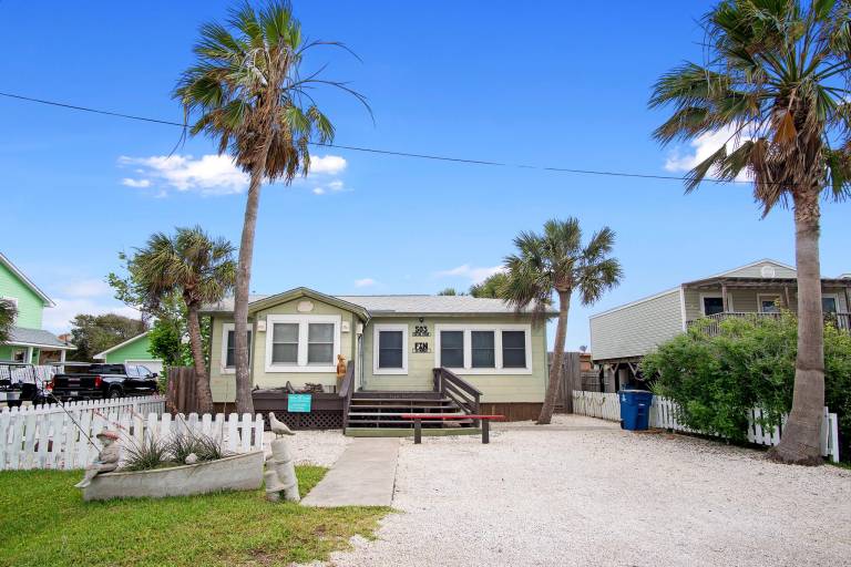 House with grill | Good for workation in Port Aransas, TX