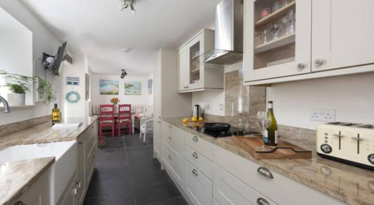 Trevethen Cottage - Free Parking and WiFi - Close to Beach - Pets Welcome — photo 3