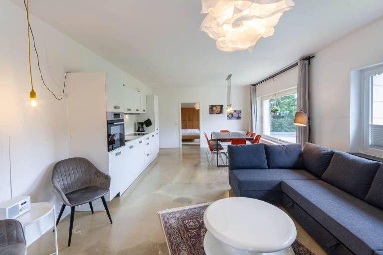 Apartment with garden & terrace — photo 4