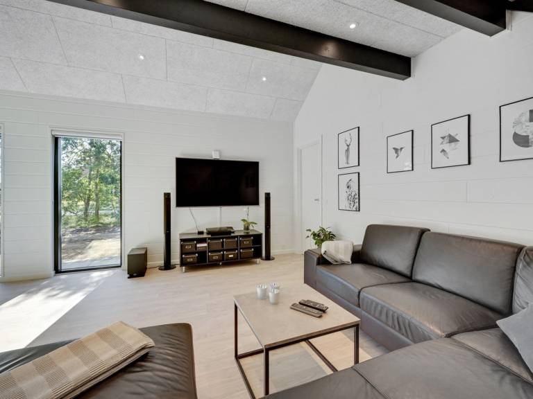 Vacation home with terrace & jacuzzi — photo 4
