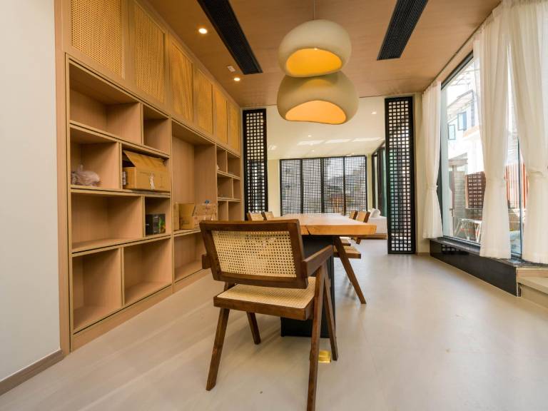 Villa with hot tub & garden | Perfect for remote work | Dogs allowed — photo 4