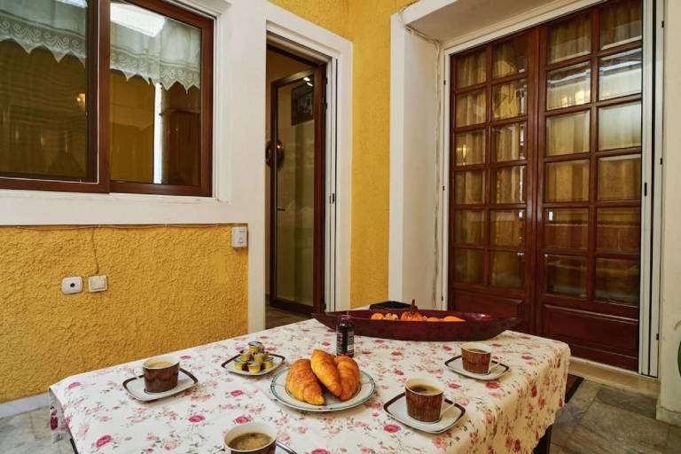 Rental apartment | Close to Temple of Olympian Zeus in Athens