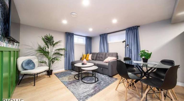 Holiday apartment | Pet-friendly in Edmonton, AB