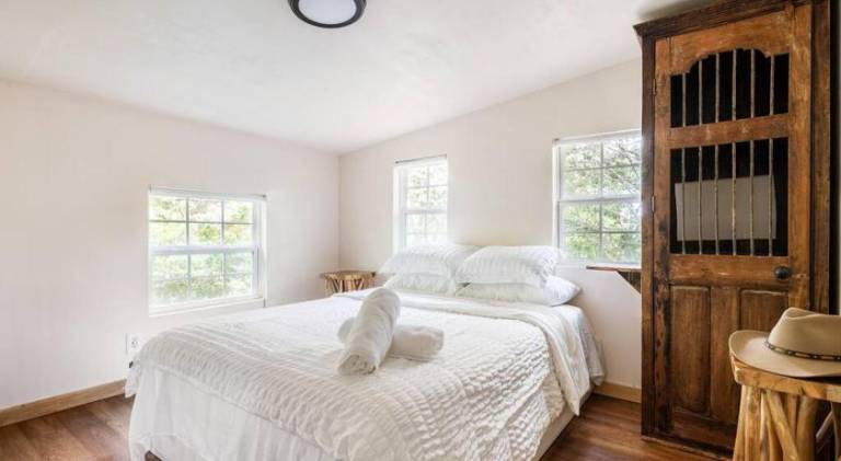 Beautiful vacation home with jacuzzi | Dogs allowed in Lakeway, TX