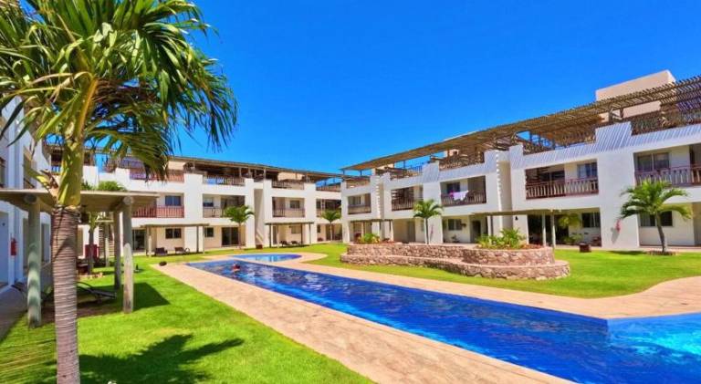 Serviced apartment with garden, pool & patio — photo 4