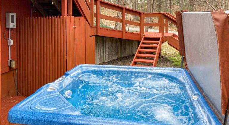 Vacation home with jacuzzi — photo 5