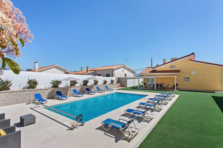 Villa 'Campo Mar - Golden House' with Private Pool in Leiria