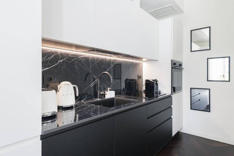 Lovely holiday apartment with terrace & sauna | Close to Milan Cathedral | Suitable for remote work | Dogs allowed — photo 5