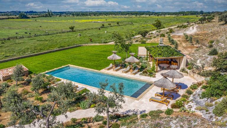 Family-friendly villa with garden, private pool & patio | Pet-friendly — photo 2