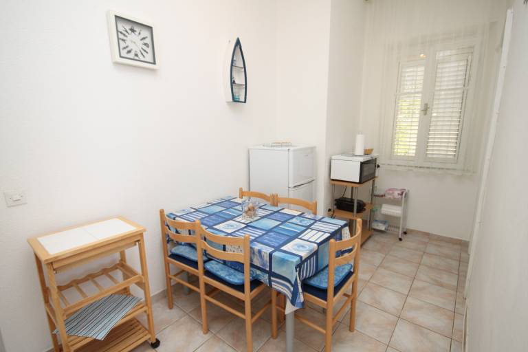 Two bedroom apartment near beach Podgora, Makarska (A-6782-a) — photo 4