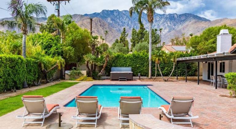 House with barbecue, patio & jacuzzi in Palm Springs, CA
