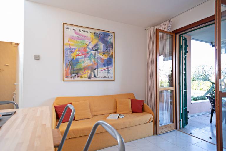 Holiday apartment with patio, garden & pool — photo 3