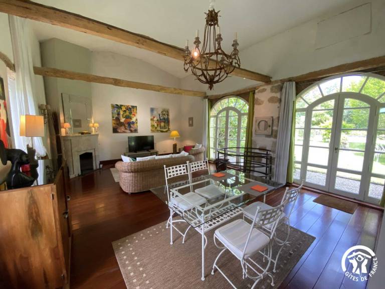 Gite with yard, grill & patio — photo 4
