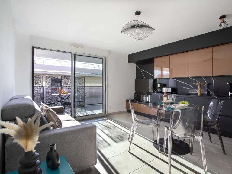 Fully equipped rental apartment with terrace | Close to the beach | Dogs allowed — photo 2