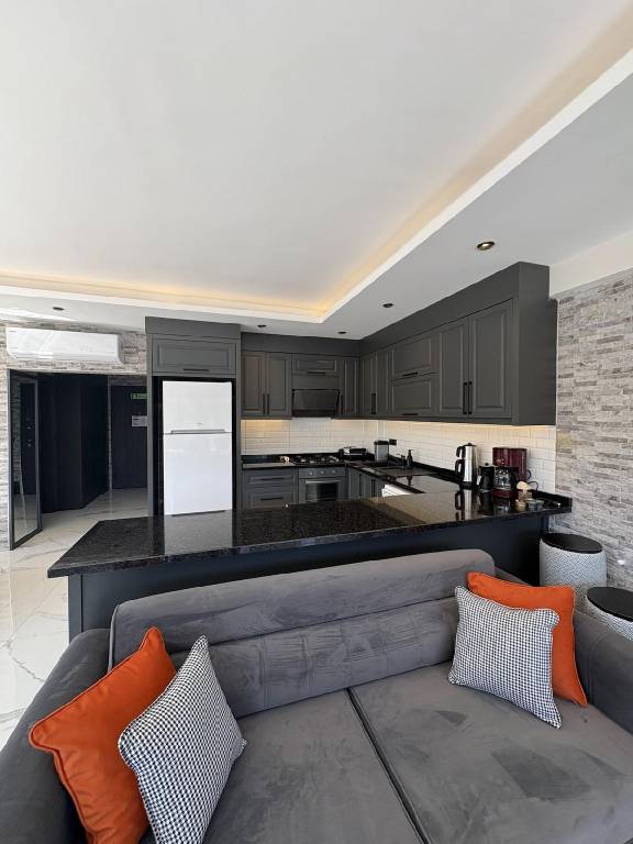 House with jacuzzi, barbeque & yard | Perfect for remote work — photo 4