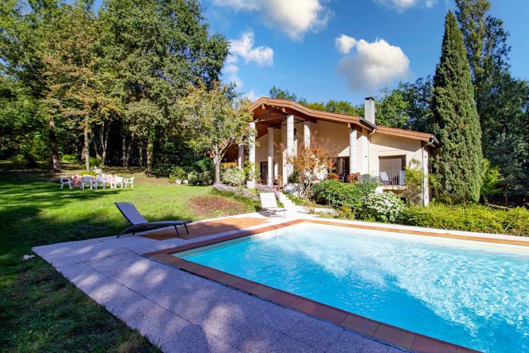 Children-friendly big house with private pool, grill & patio | Dogs allowed — photo 2