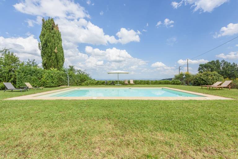 Family-oriented villa with barbecue, yard & private pool | Pets are welcome — photo 5